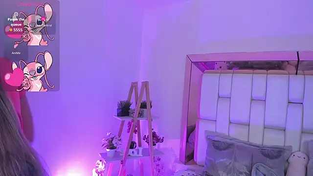 Snapshot of MiaVillalobos chatting on September 12, 12:05 pm MiaVillalobos online show from September 12, 12:05 pm