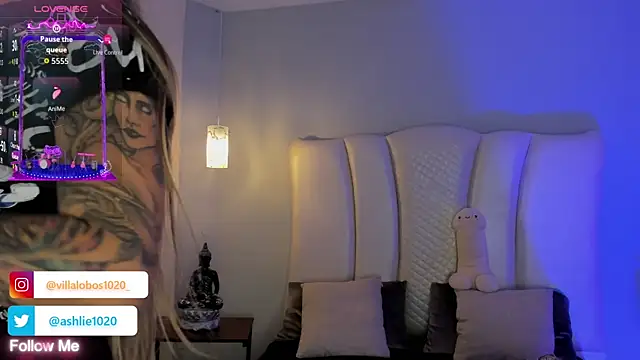 Snapshot of MiaVillalobos chatting on October 23, 11:53 am MiaVillalobos online show from October 23, 11:53 am