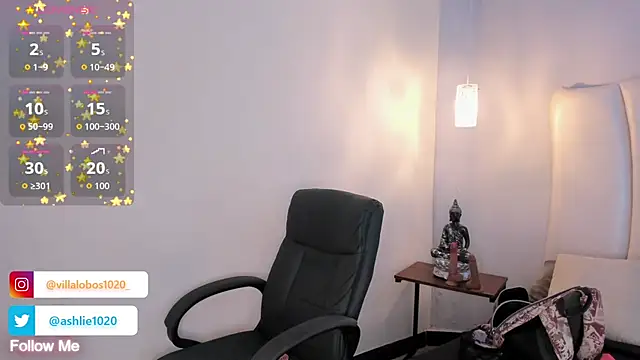 Snapshot of MiaVillalobos chatting on October 25, 8:22 am MiaVillalobos online show from October 25, 8:22 am