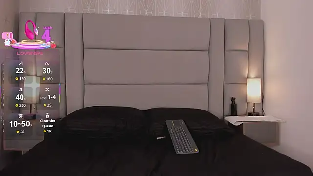 Snapshot of Mia-Medina chatting on October 30, 8:09 pm Mia-Medina online show from October 30, 8:09 pm