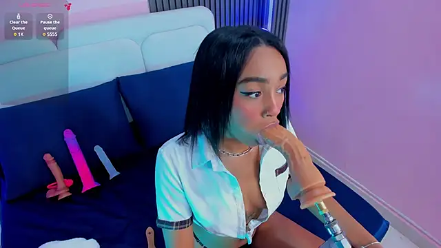 Clawdeen  wolf online show from April 2, 8:28 pm