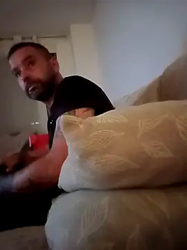 Snapshot of Feistysausage chatting on September 27, 8:03 pm Feistysausage online show from September 27, 8:03 pm