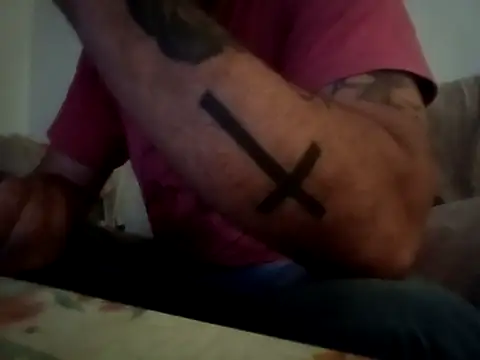 Snapshot of Feistysausage chatting on October 24, 11:23 pm Feistysausage online show from October 24, 11:23 pm