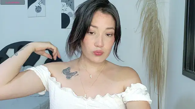 Snapshot of Eliih_01 chatting on June 16, 6:32 pm Eliih 01 online show from June 16, 6:32 pm