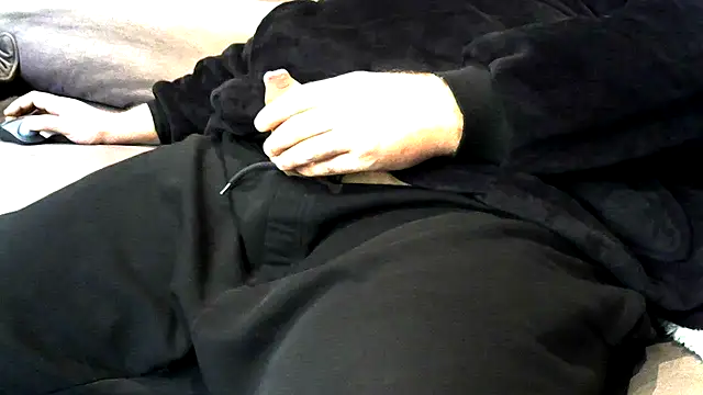 Snapshot of tommyj1988 chatting on October 22, 8:03 am tommyj1988 online show from October 22, 8:03 am