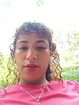 Snapshot of Vikyvoyeur chatting on December 3, 5:44 pm Vikyvoyeur online show from December 3, 5:44 pm