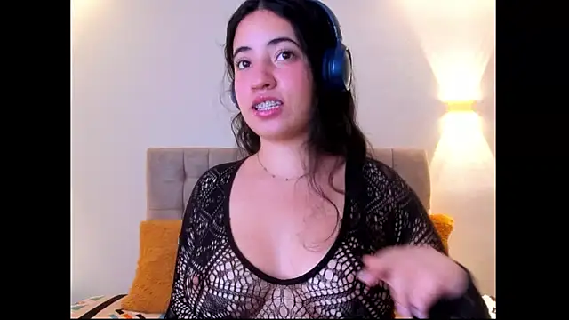 Snapshot of Nicol_Chang chatting on October 9, 3:59 am Nicol Chang online show from October 9, 3:59 am