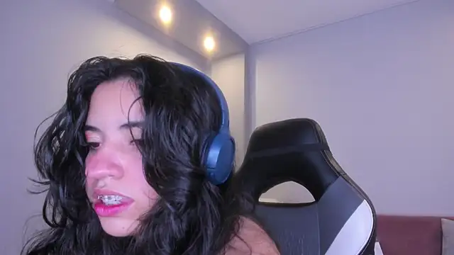 Nicol Chang online show from January 12, 9:09 pm