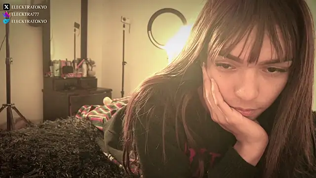 Snapshot of alexxatokyo chatting on February 6, 7:45 am alexxatokyo online show from February 6, 7:45 am