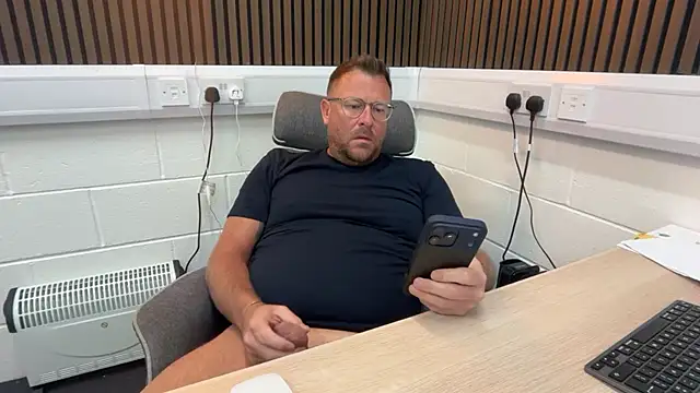 bilf1978 online show from April 10, 6:29 am