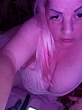 Snapshot of AnnStefani@xh chatting on April 27, 4:27 pm AnnStefanixh online show from April 27, 4:27 pm