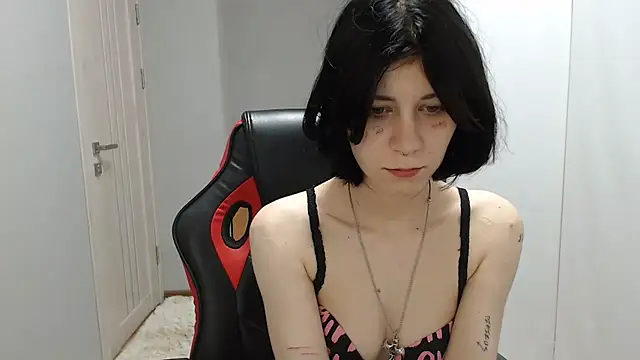 TinaQuiin online show from September 16, 8:04 am