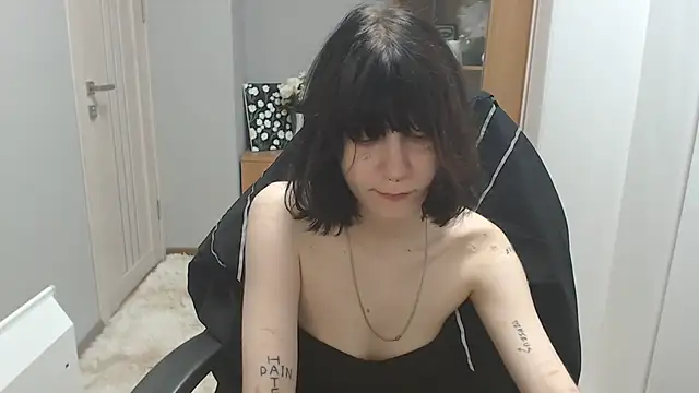 TinaQuiin online show from October 24, 8:11 am