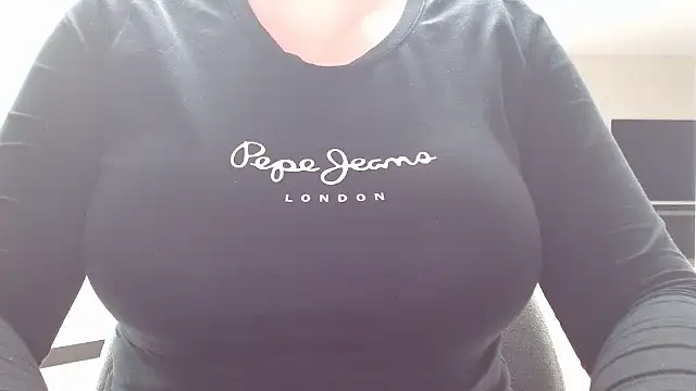 Esmee-Xxx online show from October 29, 12:18 pm