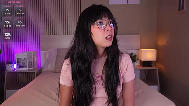 aprilqueenie online show from July 23, 7:45 pm