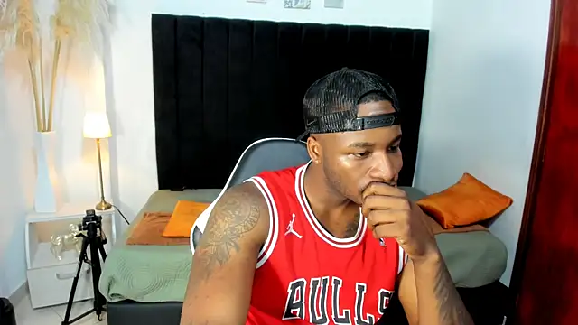 chrstian lewis1 online show from November 9, 2:04 pm