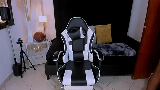 chrstian lewis1 online show from November 26, 2:07 pm