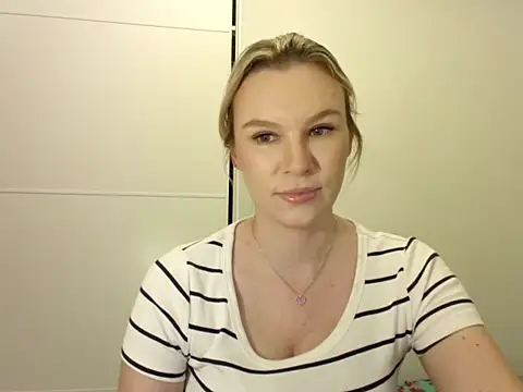 SadieBrilliance online show from October 8, 6:05 pm