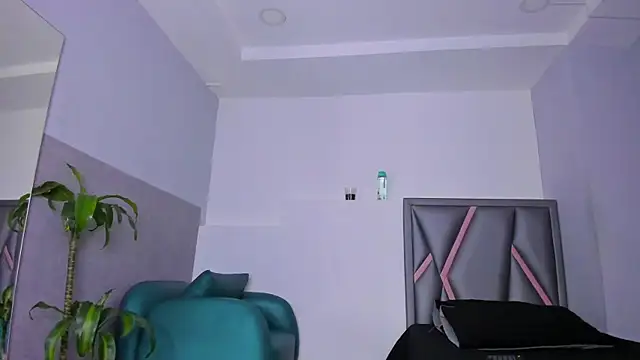 aurora tziu online show from September 21, 4:36 am