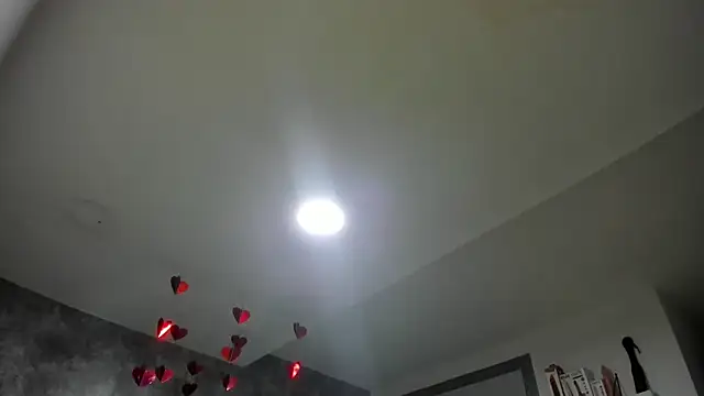 crystaldarliing online show from February 18, 2:57 pm