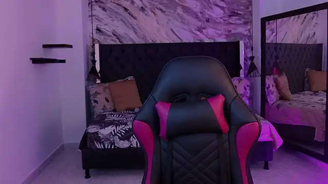 kitty collins  online show from April 5, 11:40 am