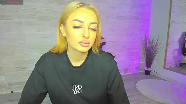 Snapshot of Lexi_Blazee chatting on October 21, 6:25 am Lexi Blazee online show from October 21, 6:25 am
