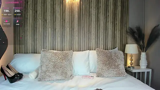 Snapshot of LinaLanm chatting on September 27, 5:12 am LinaLanm online show from September 27, 5:12 am