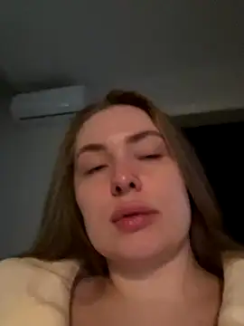 Snapshot of DeniMilkyyyyy chatting on October 25, 6:35 pm DeniMilkyyyyy online show from October 25, 6:35 pm