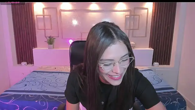 Hannacooper3 online show from November 20, 8:30 pm