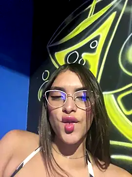 Hannacooper3 online show from December 3, 3:58 am