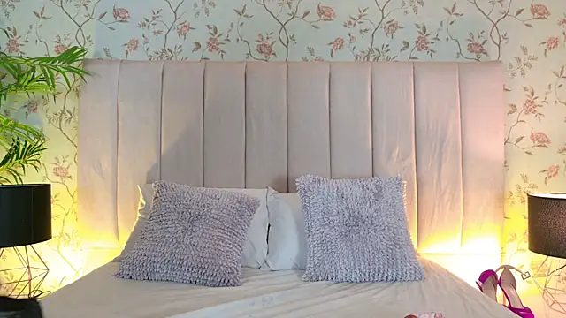 Snapshot of elsa_gb chatting on May 9, 3:12 am elsa gb online show from May 9, 3:12 am