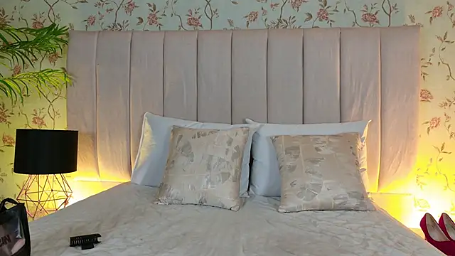 Snapshot of elsa_gb chatting on May 14, 3:24 am elsa gb online show from May 14, 3:24 am