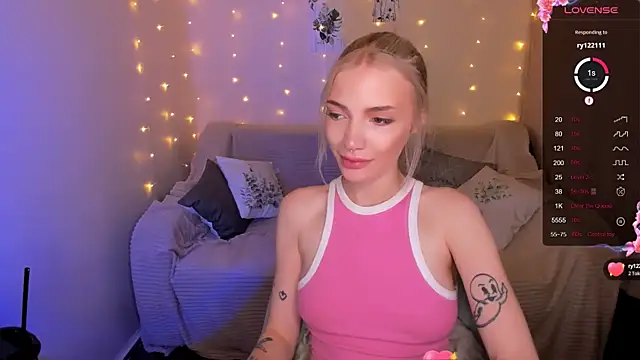 Snapshot of AnyaTaylor_ chatting on September 10, 2:22 am AnyaTaylor online show from September 10, 2:22 am