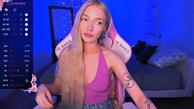 Snapshot of AnyaTaylor_ chatting on September 14, 1:38 am AnyaTaylor online show from September 14, 1:38 am