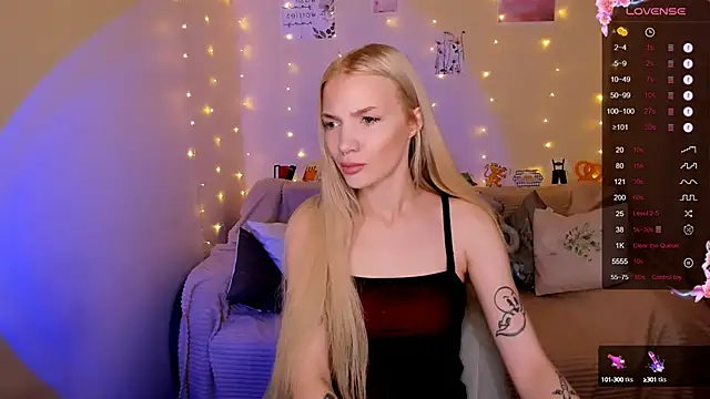 Snapshot of AnyaTaylor_ chatting on September 26, 2:26 am AnyaTaylor online show from September 26, 2:26 am