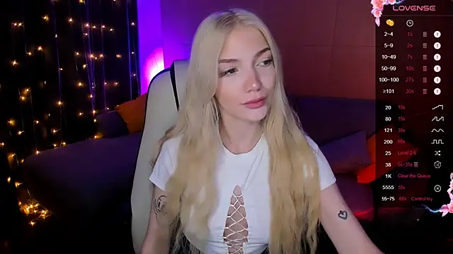 Snapshot of AnyaTaylor_ chatting on October 16, 2:34 am AnyaTaylor online show from October 16, 2:34 am