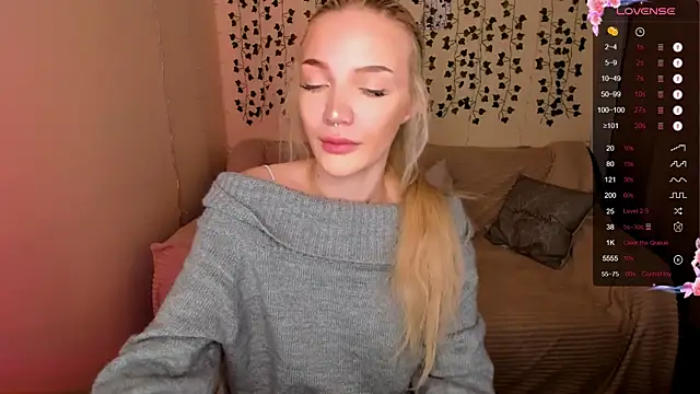 Snapshot of AnyaTaylor_ chatting on November 12, 2:12 am AnyaTaylor online show from November 12, 2:12 am