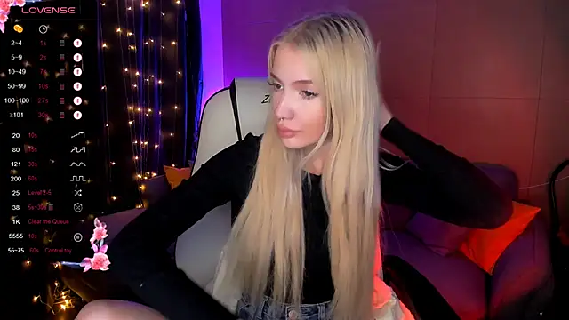 Snapshot of AnyaTaylor_ chatting on November 24, 8:25 am AnyaTaylor online show from November 24, 8:25 am