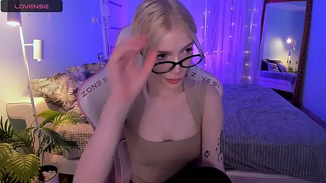 AnyaTaylor  online show from April 19, 2:44 am