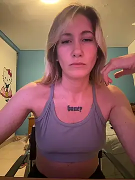 Snapshot of caritadeangellll chatting on November 2, 1:08 am caritadeangellll online show from November 2, 1:08 am