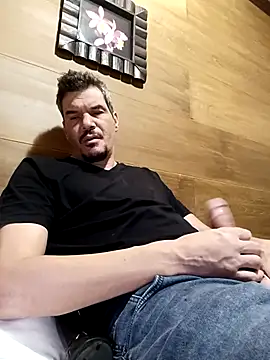 twitshe online show from December 14, 4:45 pm