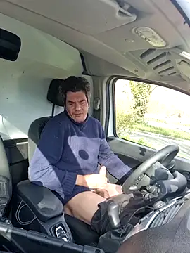 twitshe online show from March 3, 9:04 am