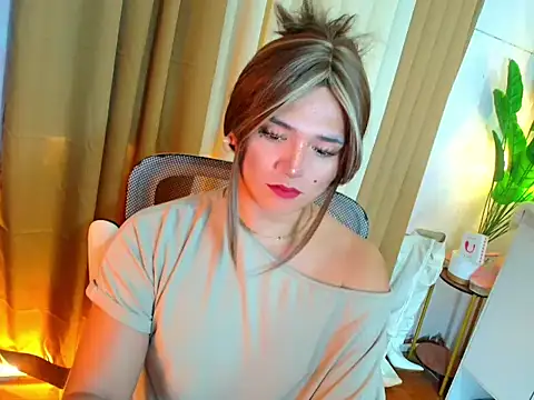 ScarletMoore online show from May 31, 5:31 pm