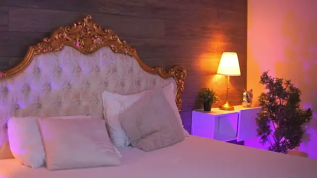 Snapshot of EllieRedd chatting on November 16, 6:08 am EllieRedd online show from November 16, 6:08 am