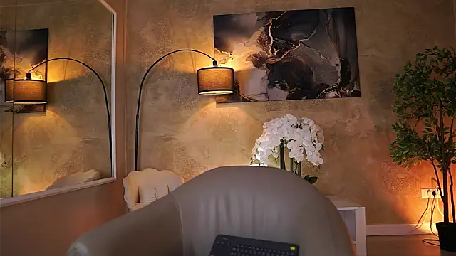 Snapshot of EllieRedd chatting on November 23, 5:18 am EllieRedd online show from November 23, 5:18 am