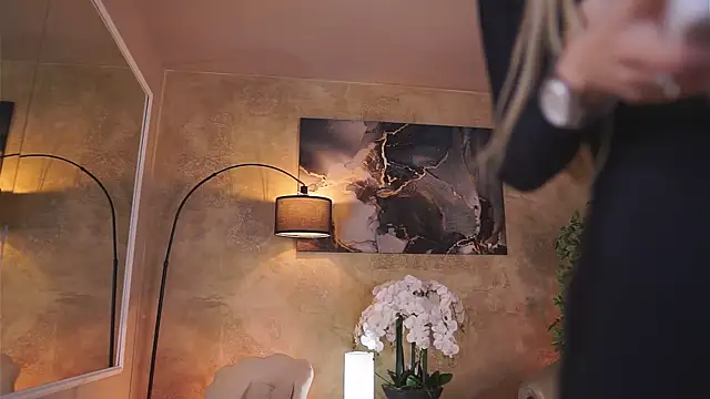 Snapshot of EllieRedd chatting on November 28, 4:59 am EllieRedd online show from November 28, 4:59 am