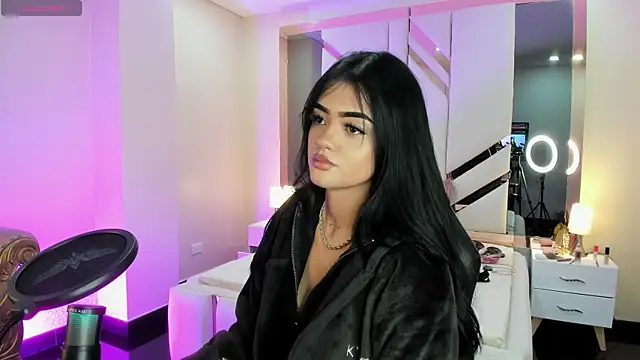 EmmaStonns online show from September 9, 1:10 pm