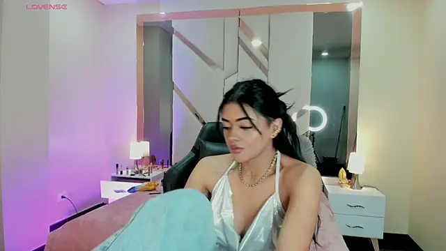 EmmaStonns online show from September 18, 1:24 pm