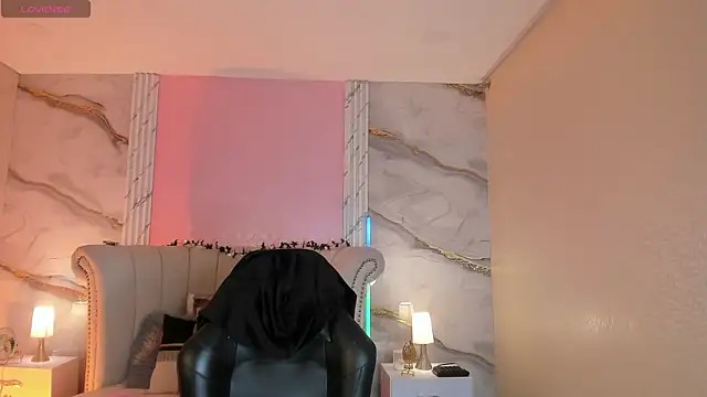 EmmaStonns online show from April 22, 1:12 pm