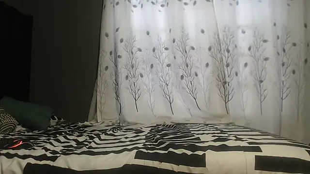 SEXYHUGEASS21 online show from March 16, 4:51 am